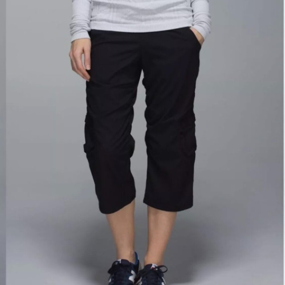 Lululemon Women's Studio Crop Pants Size 6 Black Pull on Pockets Drawstring